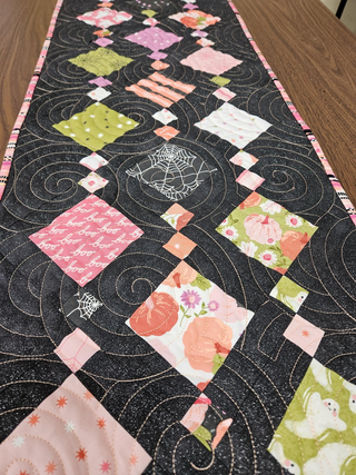 BEADED CHARM TABLE RUNNER KIT WITH PATTERN