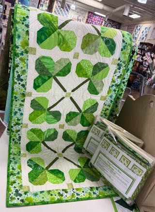 LUCKY SHAMROCK TABLE RUNNER