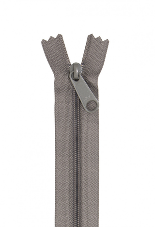 ZIPPER, 24" TAUPE #152, BY ANNIE