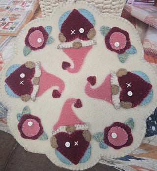 GNOME PENNY MATS THRU THE YEAR (FEB) KIT WITH PATTERN