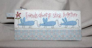 FRIENDS IN A ROW (M) - THE BIRDHOUSE