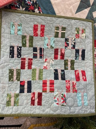 GIVING SEASON PILLOW WITH PATTERN