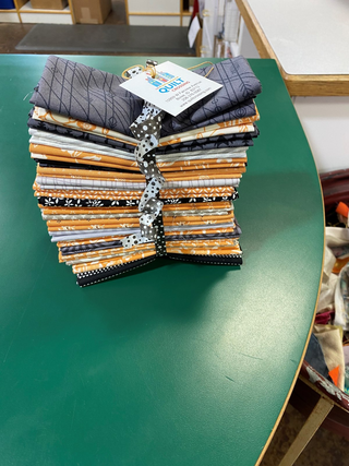 ORANGE AND BLACK HALLOWEEN FAT QUARTERS 20PCS